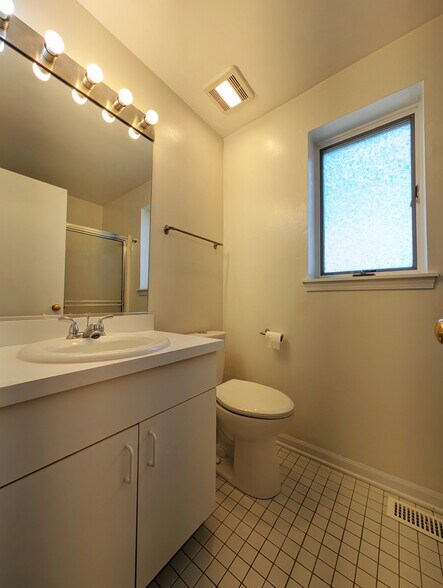 Building Photo - 7241 Franklin St