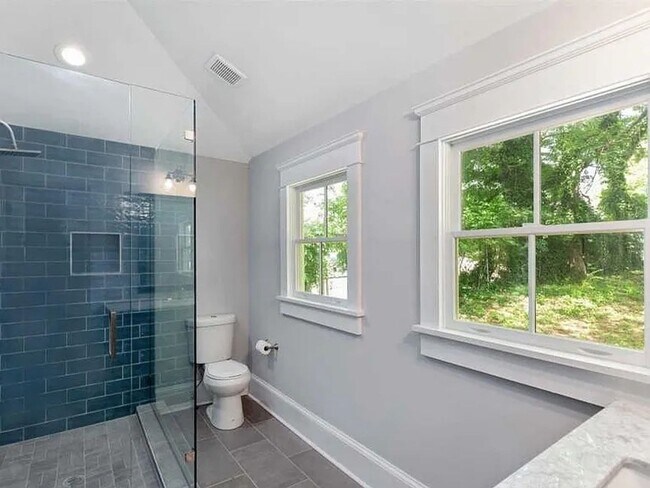 Building Photo - 632 Grady Pl SW