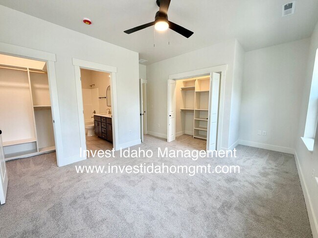 Building Photo - 6251 W Poplar St