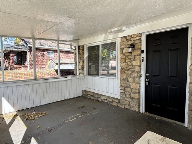 Building Photo - 2943 Hillside Ave