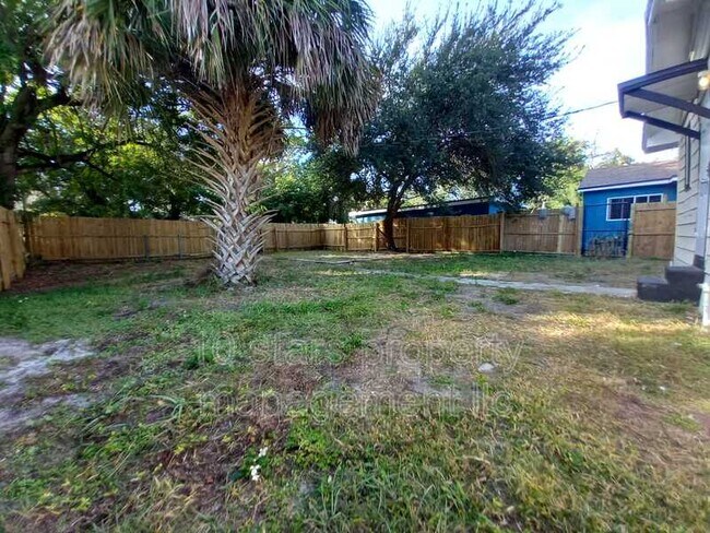 Building Photo - 3450 13th Ave S