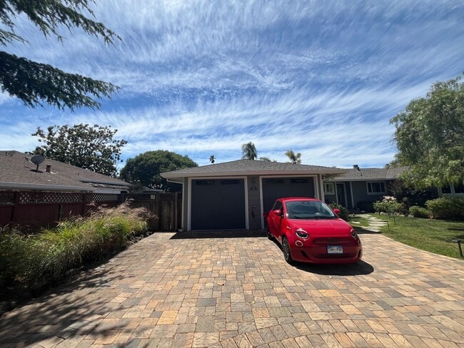 Building Photo - Waterfront Cottage in San Rafael! Utilitie...