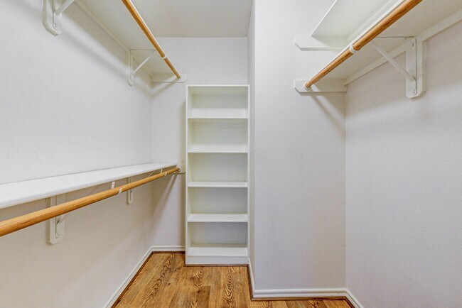 Building Photo - Stylish Woodlands Home Steps from H-E-B & ...