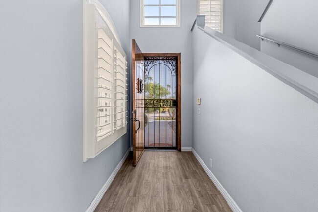 Building Photo - 546 N Indian Canyon Dr