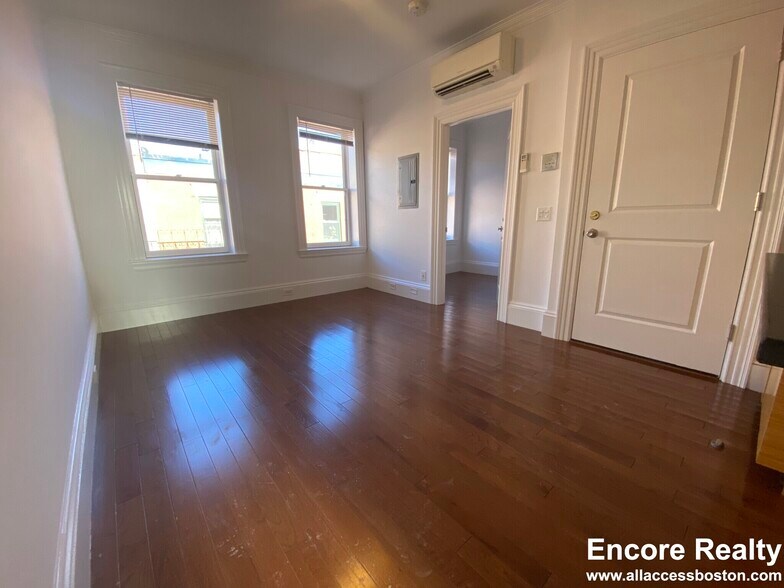 Building Photo - 98 Myrtle St