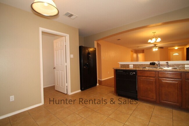 Building Photo - Beautiful Home!