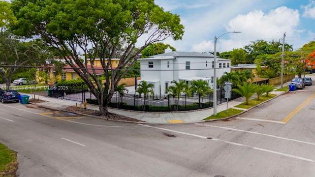 Building Photo - 590 SW 23rd Ave