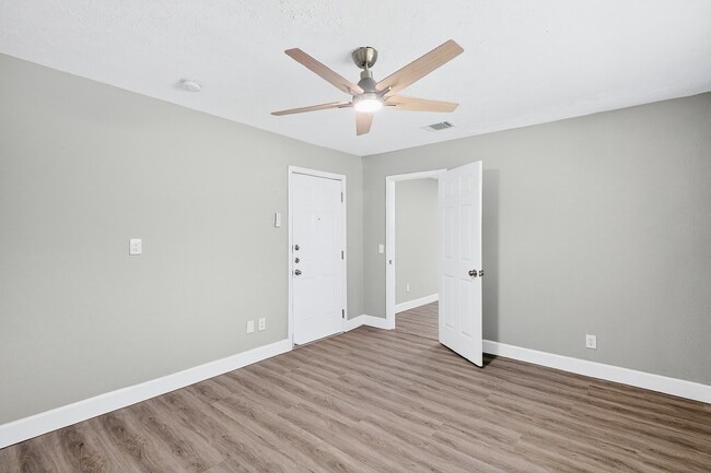 Building Photo - 2510 Marble Falls Dr