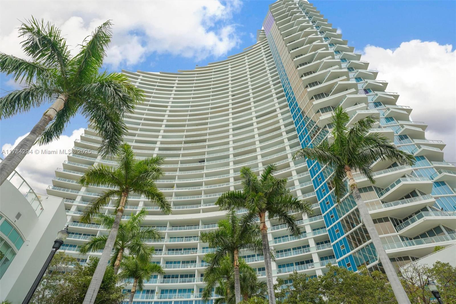 Building Photo - 2020 N Bayshore Dr
