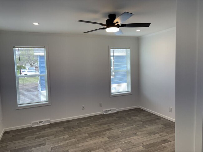 Building Photo - 13885 Bunratty Ave