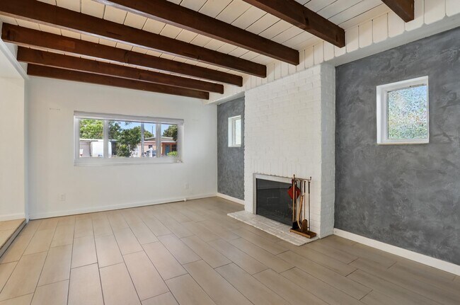 Building Photo - 1225 15th Ave N