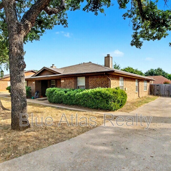 Primary Photo - 7016 Lincoln Dr