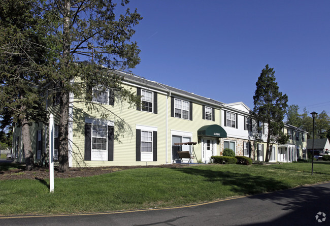 Building Photo - Lake of the Woods