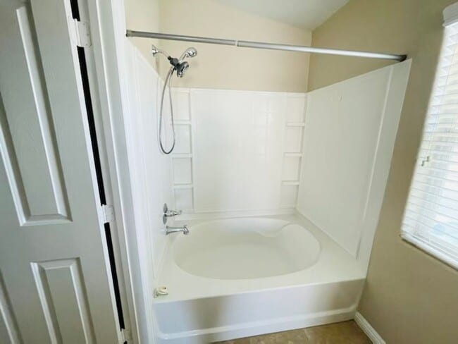 Building Photo - Tom Noon Condo