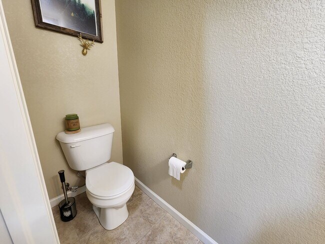 Building Photo - Quiet 2 bed 3 bath home in the 80923 area!!