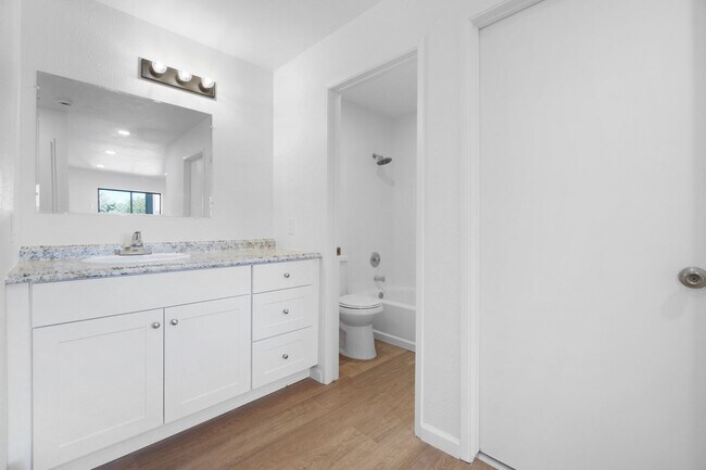 Building Photo - 2 bedroom, 2 bath Condo for rent in Reno, water, sewer and trash included.