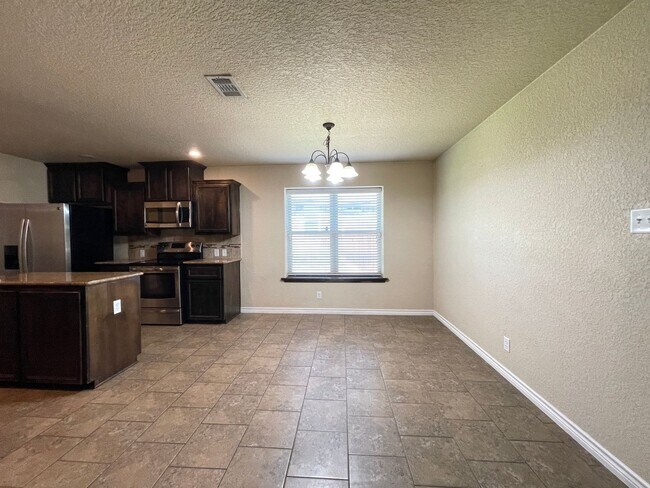 Building Photo - 601 W Little Dipper Dr