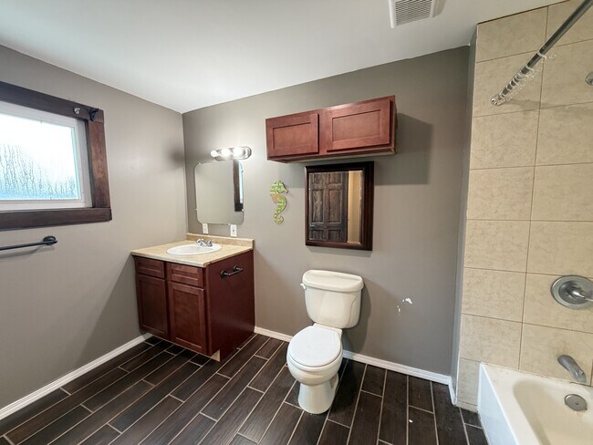 Building Photo - 11 Pooley Pl
