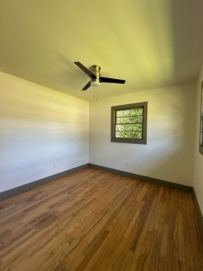 Building Photo - Updated 3 Bedroom House on the Eastside