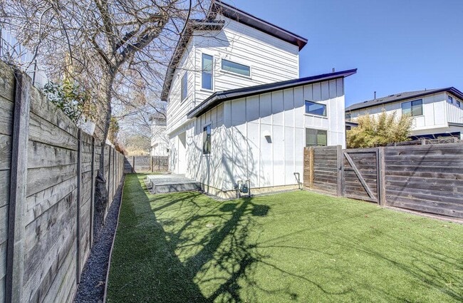 Building Photo - 4903 Lyons Rd