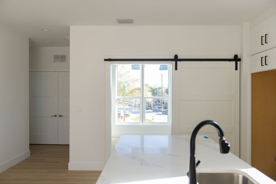 Building Photo - 3820 Pompano Dr SE