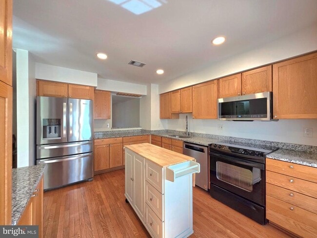 Building Photo - 5939 Heatherwood Ct