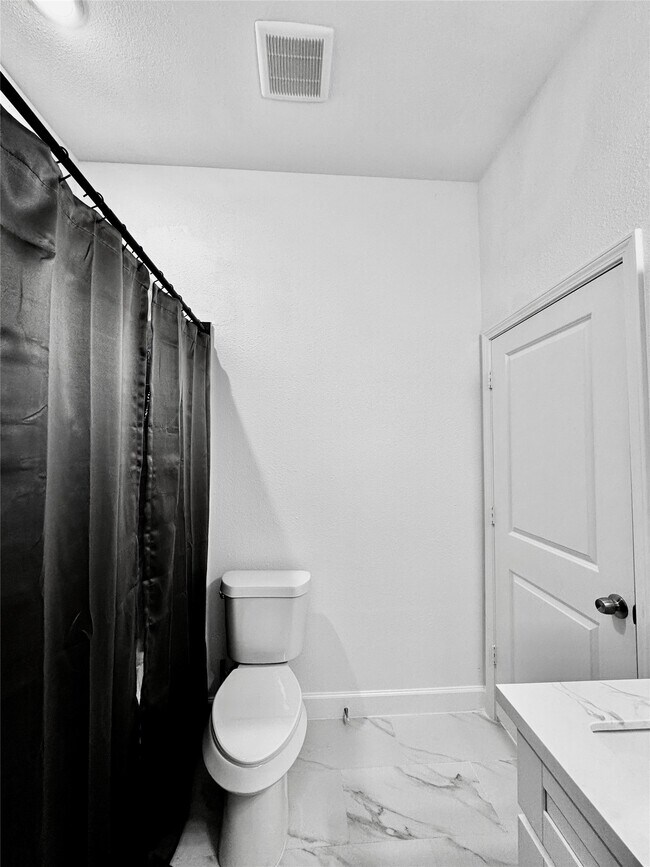 Building Photo - 5306 Ridgeway Dr