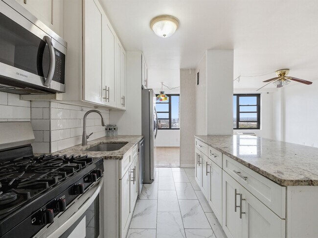 Building Photo - 10 Huron Ave