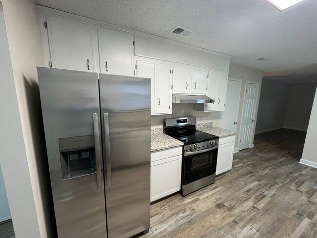 Building Photo - Lots of updates!