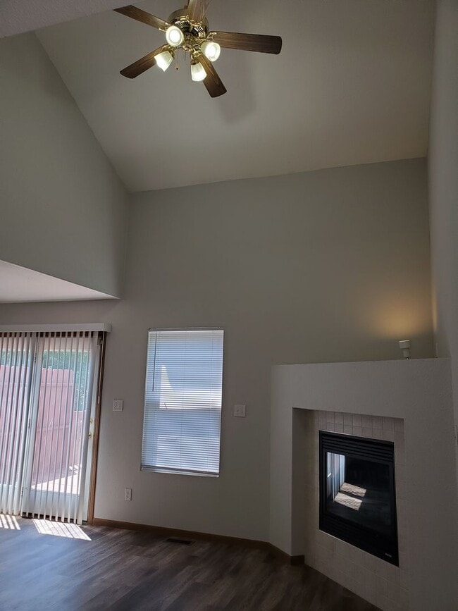 Building Photo - Beautiful 3BR, 3.5BTH home near Lake Sherwood. Washburn Rural Schools.
