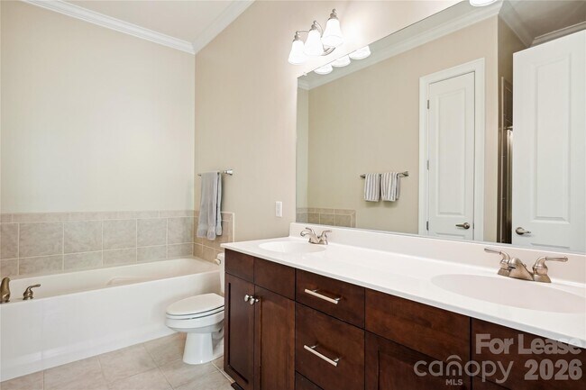 Building Photo - 5425 Closeburn Rd