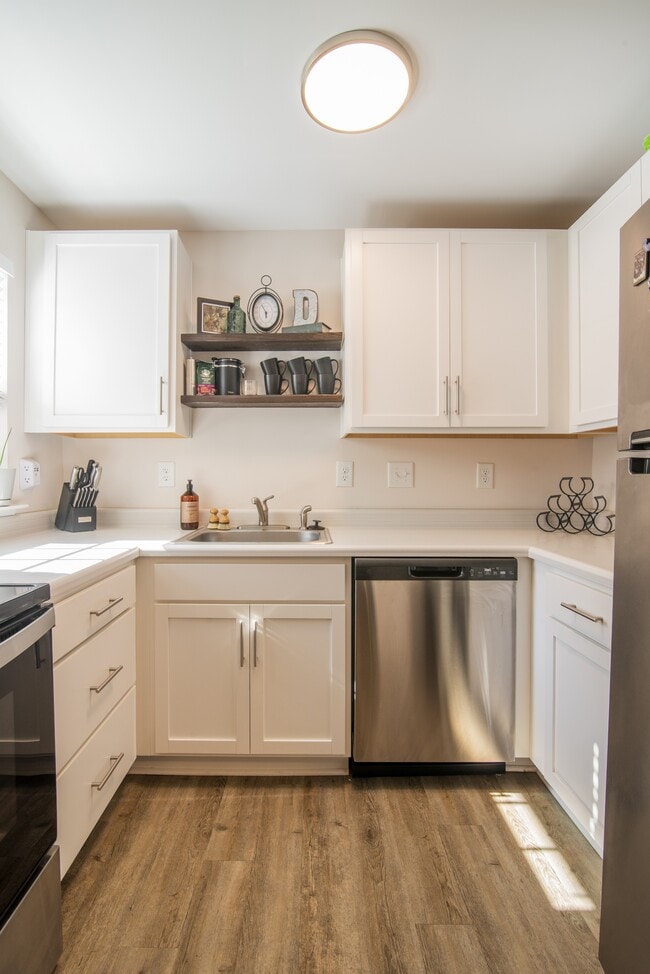 Building Photo - 4605 Coronado Dr