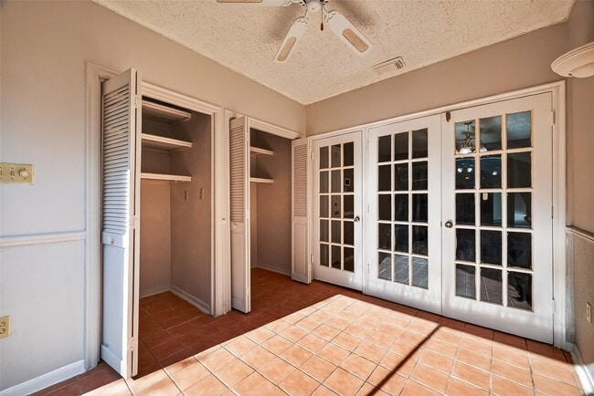 Building Photo - 11415 Chariot Dr