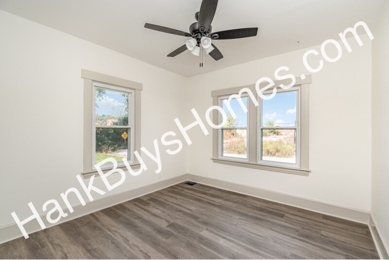 Building Photo - 115 Kansas St