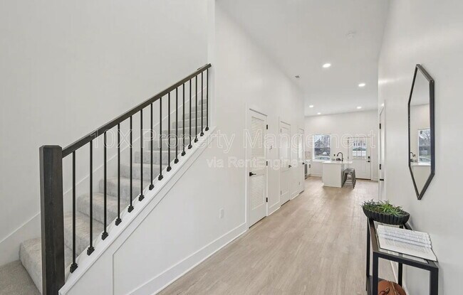 Building Photo - 92 E Innis Ave