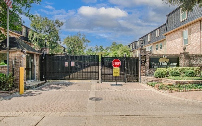 Building Photo - 355 N Post Oak Ln