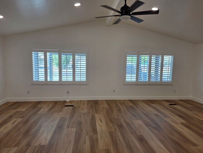 Building Photo - Beautifully remodeled 3 bed/2 bath Manufac...