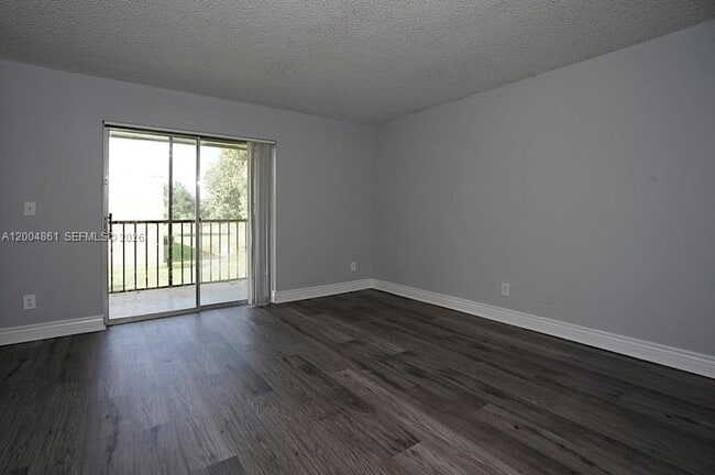 Building Photo - 1727 Meadows Cir W