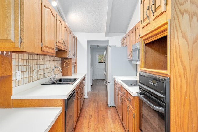 Building Photo - 850 W Chenango Ave