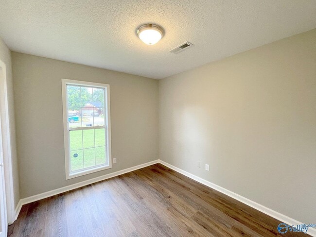 Building Photo - 100 Brook Glen Dr