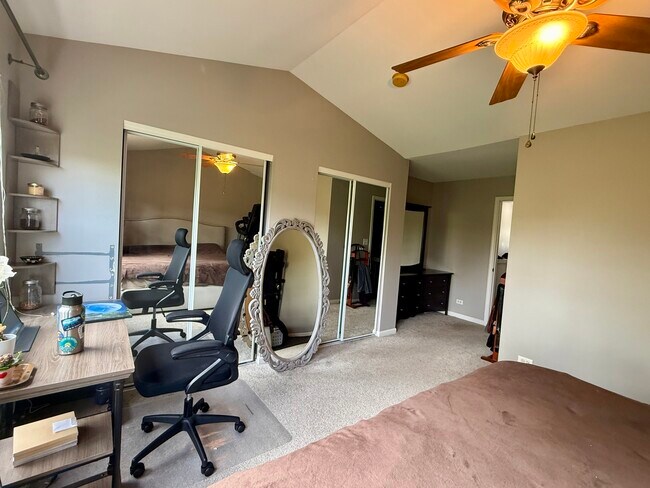 Building Photo - 2427 Golf Ridge Cir