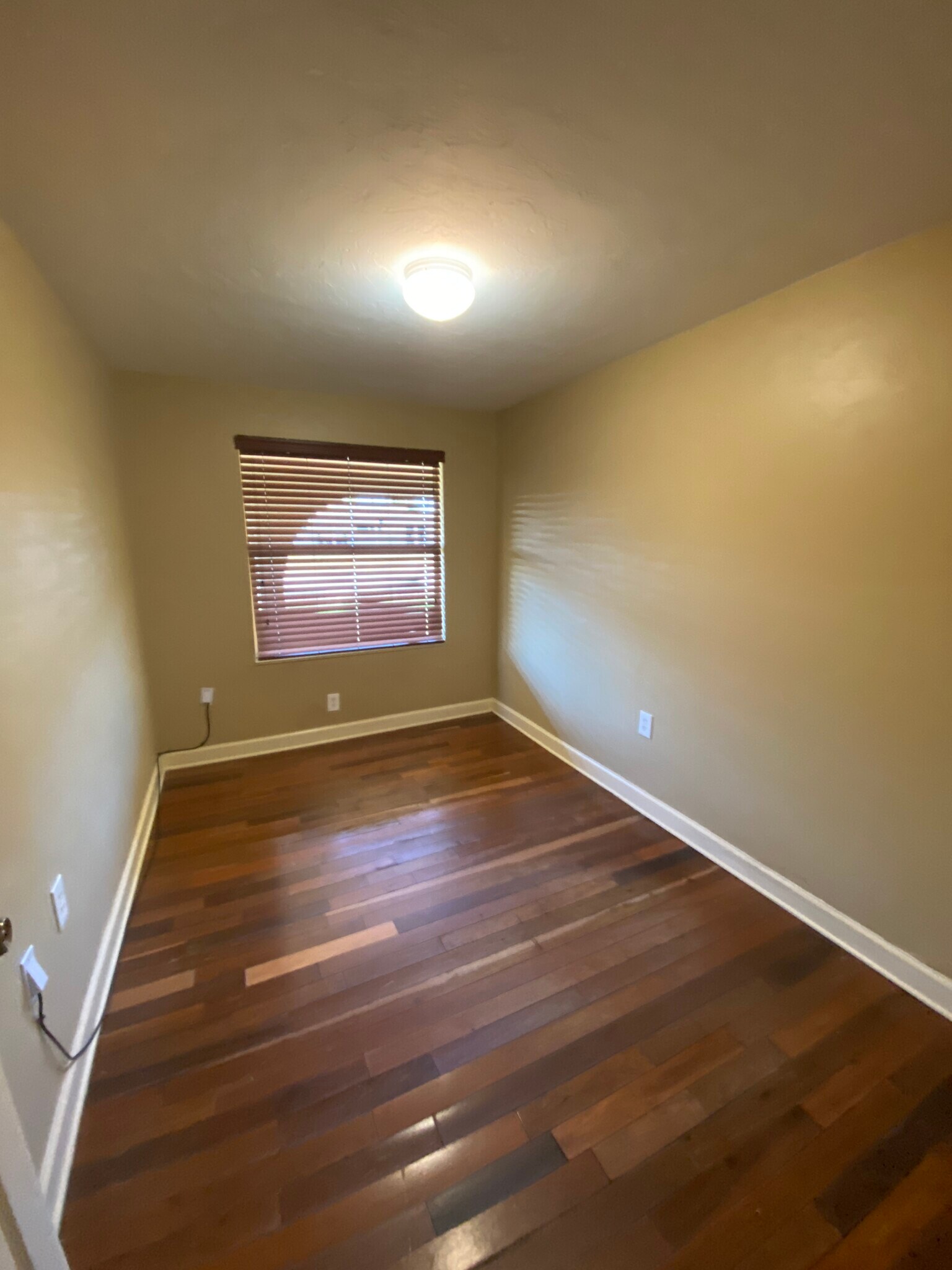 1st floor bedroom - 5344 Caldwell St