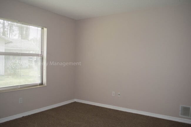 Building Photo - Updated 3/2. Great Location