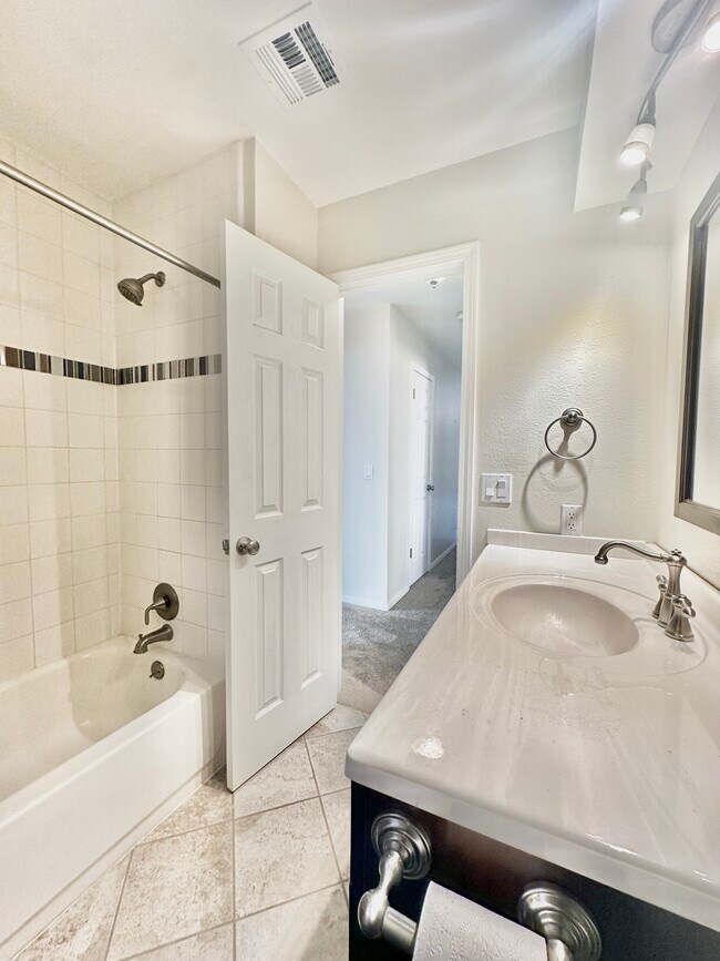 Building Photo - 1108 Countrywood Ln