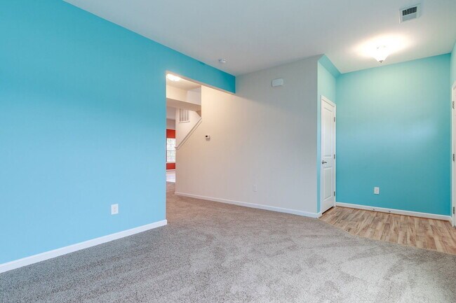 Building Photo - 5920 Regal Crest Terrace