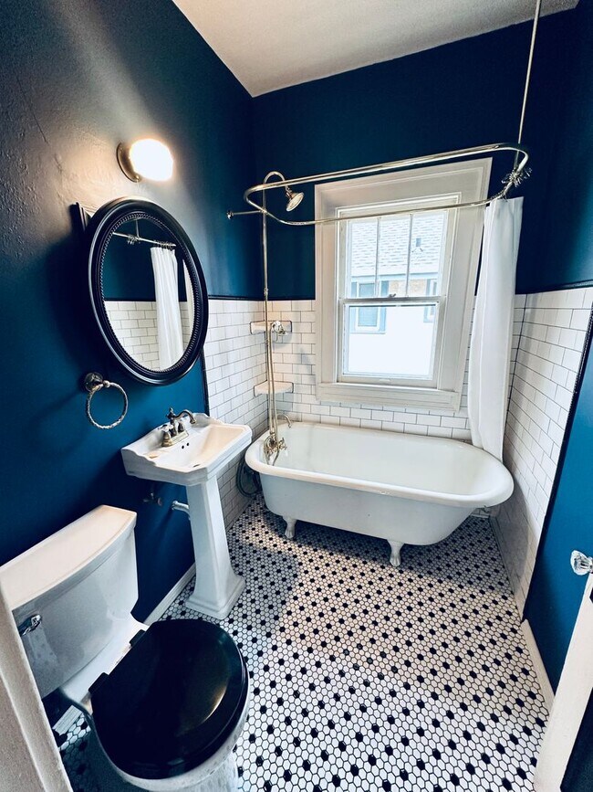 Building Photo - Charming 2-Bedroom Home w/ Finished Loft, ...