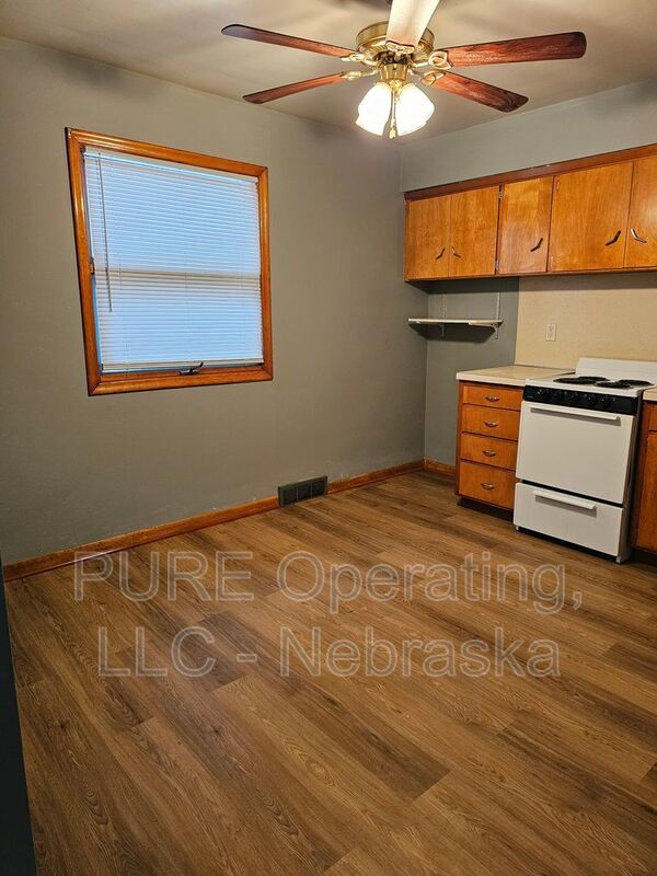 Building Photo - 2205 Lindyview Rd