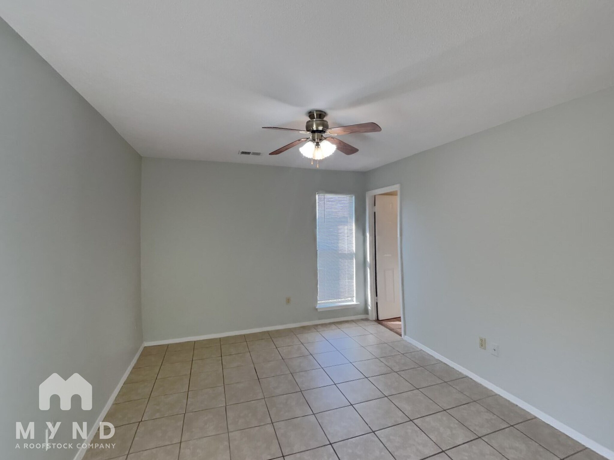 Building Photo - 3405 Laurelwood Dr