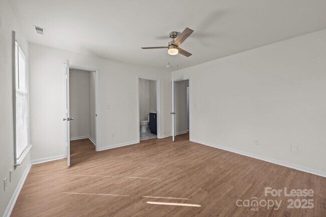 Building Photo - 6203 Rosecroft Dr