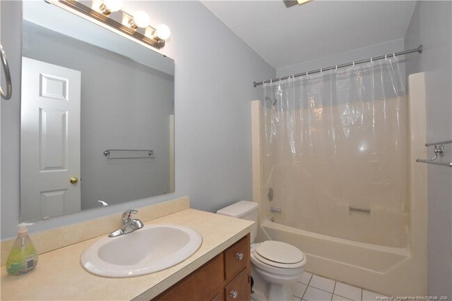 Building Photo - 400 N Steele St